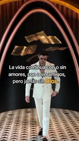 Jamas sin Dios🙏🏻 #reflexiona#siguemeparamas#exito#positivo#mitivacio n🍁