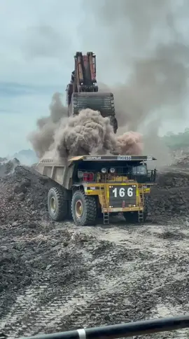 pit melawan panel 3  #tci #thiess #thiesssangatta #thiesskpc #thiessindonesia 