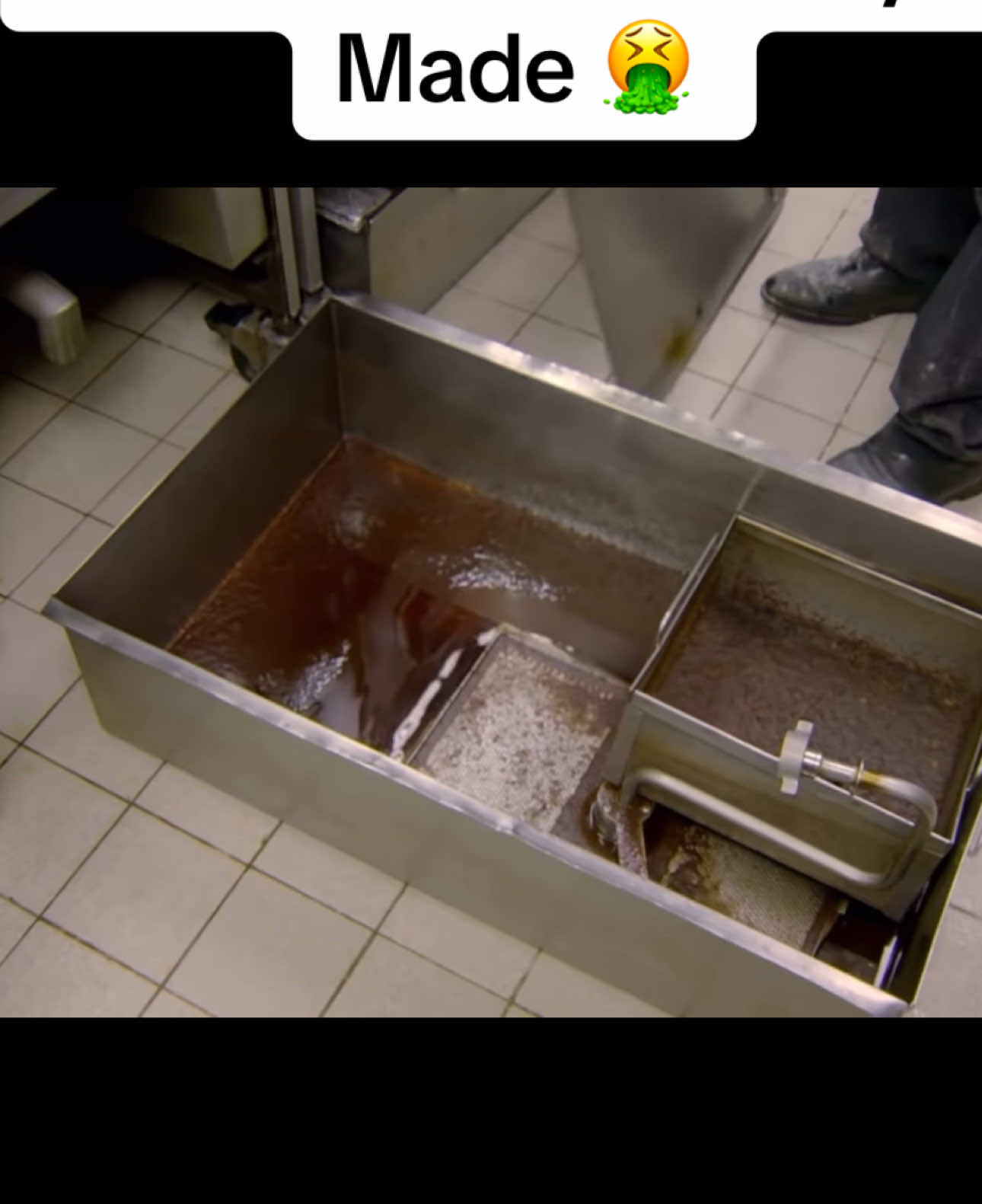 Ant No Way 🥴 This How KFC Gravy Is   Made 🤮 #kfc #for #foryoupagе #foryou 