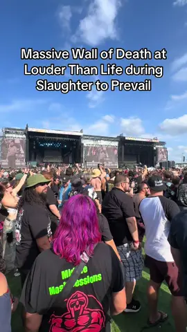 #louderthanlife #wallofdeath #slaughtertoprevail #moshpit 