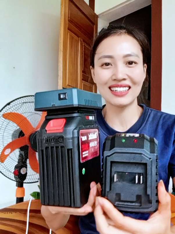 bộ đế chuyển đổi nguồn điện kèm theo một quả pin 30 cell dự phòng những lúc mất điện để chuyển đổi sang điện 220v cắm thiết bị trong nhà tiện lợi#dechuyendoi18v21vlen220v #dechuyendoidien #dechuyennguonpin #_phamha2 