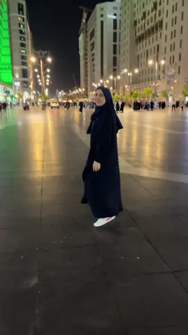 حب المدينة المنورة، حيث استجاب الله لدعاء النبي صلى الله عليه وسلم عندما قال: 