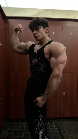 @Breathedivinity maroon 5?? what about maroon… 6… maroon… 7? 