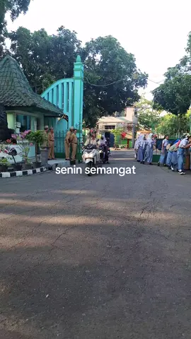 #Anaksekolah#smkisolo #smkhebat 
