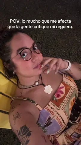 La vida real no siempre es aesthetic ni 100% recogida como la pintan muchas influencers 🙃 Mi cuarto: caos estético ✨ y no pasa nada. Con ADHD, la organización puede ser un reto bien grande. El reguero no significa falta de cuidado ni de ganas, significa que el cerebro funciona distinto y que estamos buscando sistemas que nos funcionen a NOSOTRAS/OS, no a la idea de perfección de los demás. Prefiero mostrar lo que hay: reguero, risas y todo lo que viene con el paquete. Porque al final, tu valor no depende de qué tan perfecto se vea tu espacio ✨ #lascosascomoson #HonestContent #Relatable #ADHDAwareness #NeurodivergentTok 