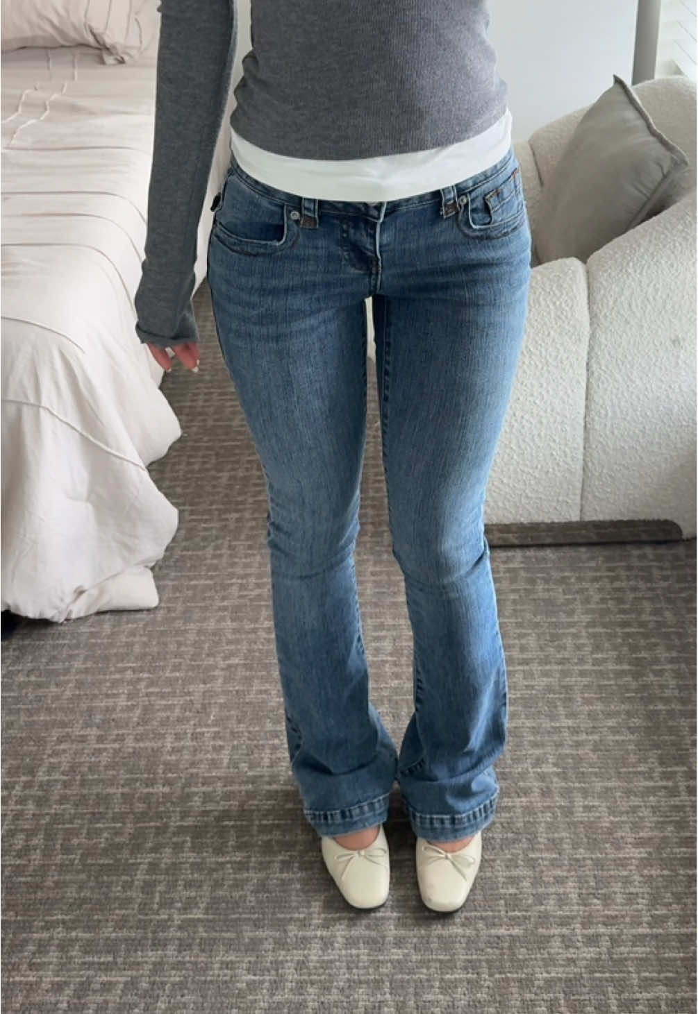 Replying to @shelbyrosesecret reviewing another low rise flared jeans for yoy guys! These fit tighter and less flared out. They’re stretchy but too long and tight on my thighs. I recommend getting these if you have skinnier legs and taller than me 😌