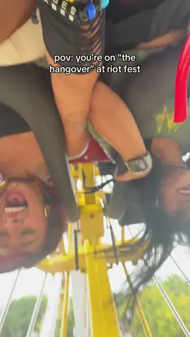 sunday in chicago with @shelllliiee 😭 #riotfest #chicago #chicagotok