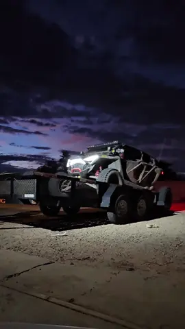 Llegamos tarde la noche de la ruta y al día siguiente le tocó trabajar a mi novio so le quise ayudar a descargarlo🥰  #rzr #rzrlife #Ruta #rzrturbo #rutiando #denali #fuerzaregida #bandams 