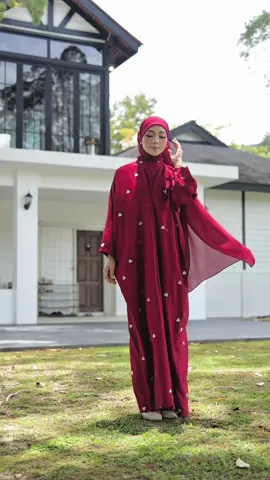 Kaftan Ameera tengah ada harga promo tau koranggggg! Jommm join live sekarang 😍😍😍😍🤪 #outfitideas #ellezahraa #fyp #kaftanmodern #abayafashion 