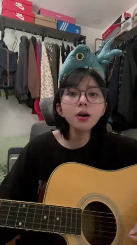 here's a cover of kapangyarihan - ben&ben ft. SB19. Gising na ang mga Pilipino. :) Yung nagnakaw ng isang de latang corned beef, ang bilis naikulong. Pero yung mga nanlimas din ng bilyon bilyong pera ng bayan, parang wala lang?? KUNG HINDI PA KAYO GALIT, BAKIT?? #fyp 