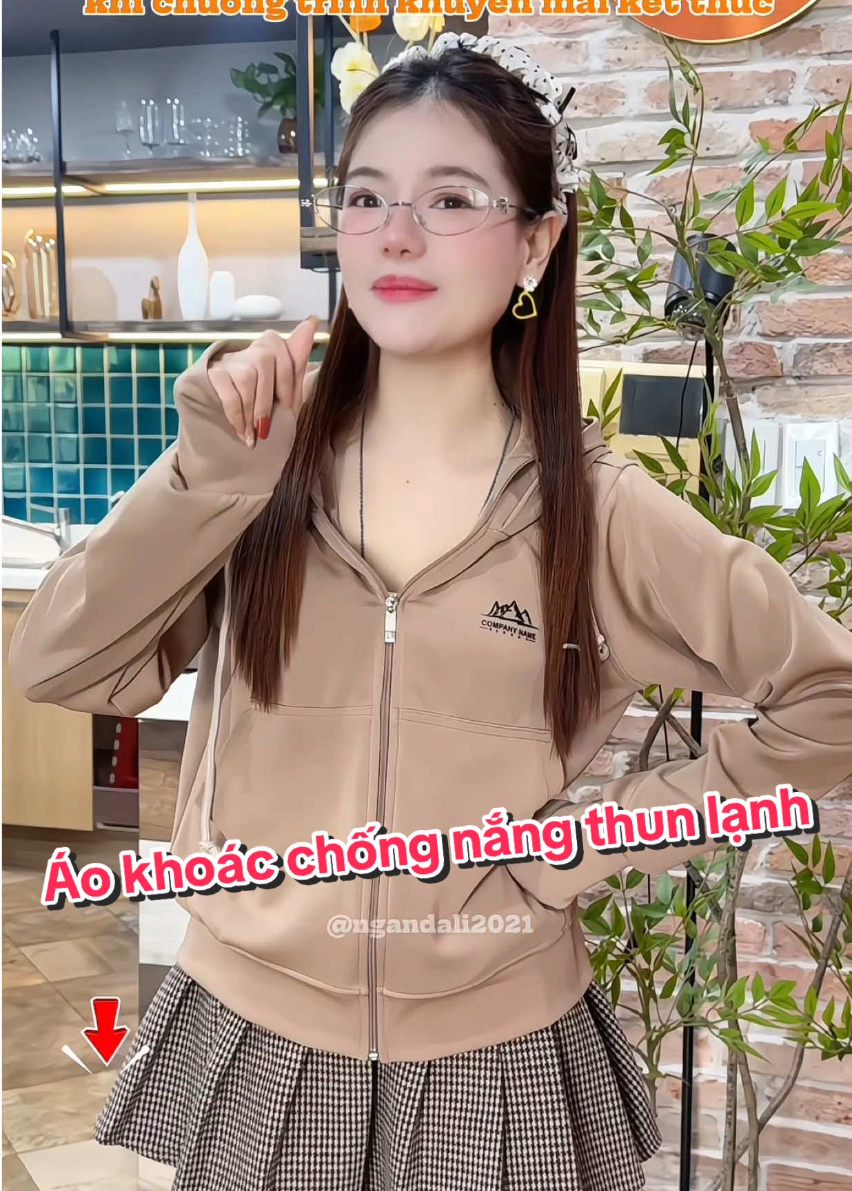 Áo khoác chống nắng nữ, xỏ ngón, hai mũ, vải thun lạnh thoáng mát ##aokhoac##aokhoacthunlanh##aokhoacnu##aokhoacchongnang##ngandali