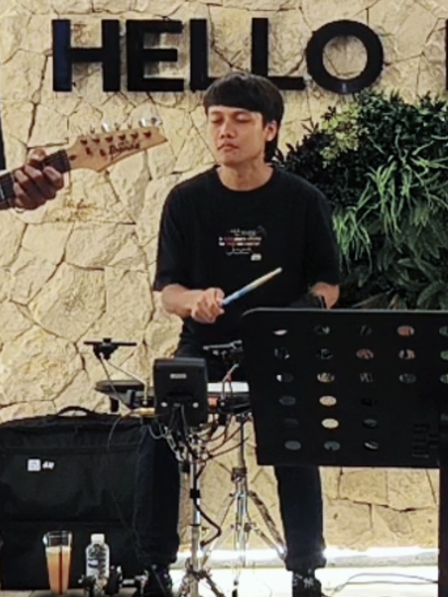 November Rain full nya udah kita up di YT kita,yuk ah di cek🤘🔥🔥 #cover #inversiband #gunsnroses🌹🔫 #viral #livemusic 