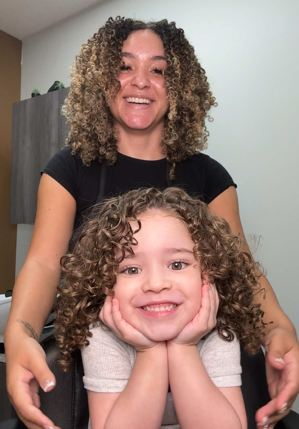 So many parents don’t realize how much potential their child’s curls truly have 🌀✨ When I did my niece’s hair, the biggest difference came from proper hydration, gentle detangling, and shaping her curls in a way that lets them flourish instead of fight against them. 💧🌿 Children’s curls are delicate, and the habits you build for them now will set the tone for how they see and care for their hair as they grow. 🧒🏽👩‍👧 That’s why I always take time to teach both the child and the parent — showing you how to make wash days easier, styles last longer, and curls stay healthy and defined. It’s not just about a haircut or styling… it’s about confidence, self-love, and creating a positive curl journey from the very start. 👑💖 If you’ve been struggling with your little one’s hair, or if you just want to learn how to make their curls thrive, I’d love to help. Book with me today and let’s unlock their full curl potential! 📍 Lake Conroe #KidsCurls #CurlyHairEducation #HealthyCurls #CurlyHairSpecialist #LakeConroeCurls  