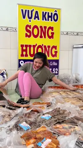 Nghe nói nhỏ này có nhiều món đặc sản Cà Mau lắm 😝