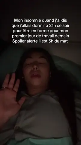Promis je me suis mise au lit j’ai éteint les écrans mais mon pire ennemi c est mon cerveau et son hyper activité après avoir changer 20 fois d’outfit dans ma tête et créé tous les scénarios possibles de comment se passera la première journée il a décidé de revenir sur mon dernier oral pour revoir tous les points que je devais améliorer et là je suis sur tiktok 😂😭 je sais pas si je dois rire ou pleurer la  #jenpeuxplus #insomie #tdah #alternance 