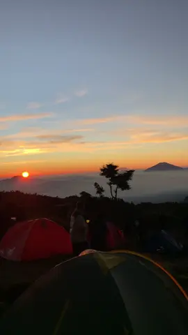 sunrise prau 21sep #fypage #sunrise #gunungprau2565mdpl #mountainview 