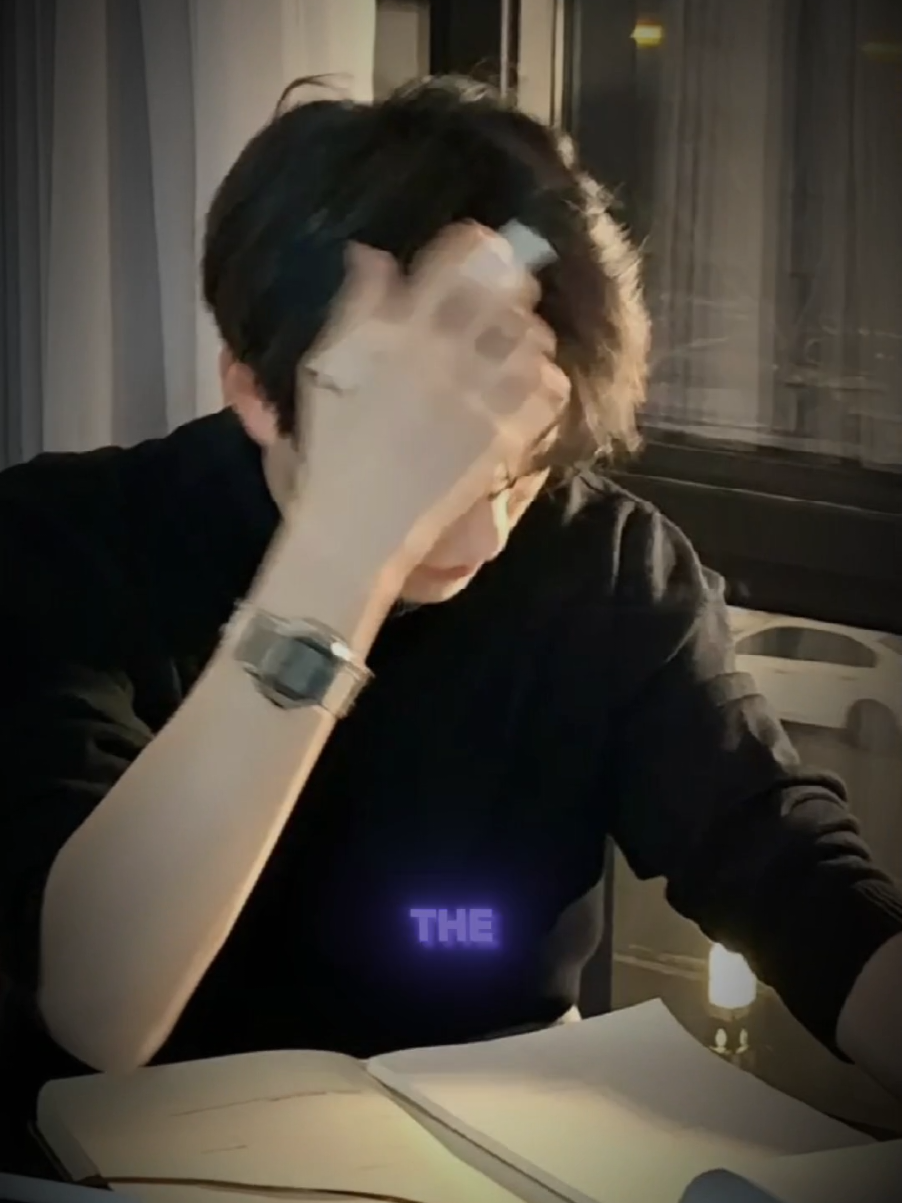 Vinh quang chưa từng trải thảm đỏ cho kẻ bỏ cuộc. Chỉ có những người dám đi hết con đường đầy gai nhọn mới nhìn thấy bầu trời rực sáng ở cuối hành trình. Học không chỉ là trách nhiệm, mà là lời thề với chính tương lai. Hôm nay cố gắng, ngày mai bản lĩnh; hôm nay gieo tri thức, ngày mai gặt sức mạnh. #phattrienbanthan #motivation #dongluchoctap #LearnOnTikTok #Viral