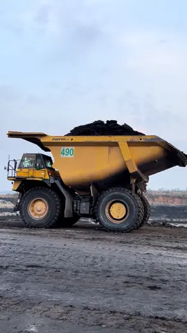 di tmpat ini aku bertahan. musikkk 💃 #suara #tambangbatubara #buma #storytambang #coalmining 