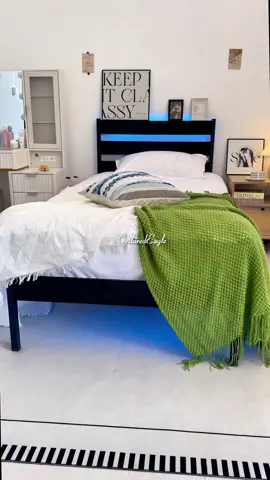 Cool bedstead, like friends come and buy it!#CollaredEagle #BedFrame #base #fullbedframe #cama #twinbedframe #bed 