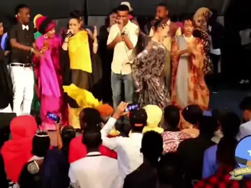 Iqra Yarey iyo Nasiib Yare on fire 🔥 #somalitiktok #somaliweyn #somaligirls #somali #ciyaalxamar 