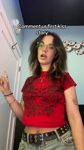 I’ll never forget my first kiss lmaooo.. I love when this song comes on cause I pretend to interview ppl while asking them how their first kiss was.. it’s always a funny time #firstkiss#myfirstkisswentalittlelikethis💋#3oh3#kesha 