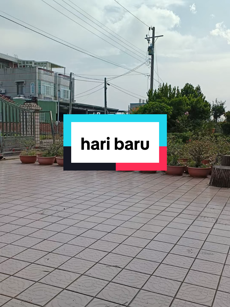 campur aduk perasaan patah hati, sedih, gelisah tapi juga senang, healing,  ada hal baru, banyak hal baru....  enaknya.... sedih apa senang ya ini...???