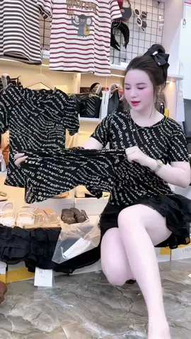 Áo phông dáng ôm in hoạ tiếtaophong #aophongnu #aophonginhoatiet #thoitrangnu #xuhuong 