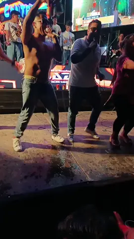 cuando le decimos al vocal que anime la fiesta 🥳 y empieza a hacer su show 🤣#sincontrol #cumbiaconsabor💙 #comediamusical #viraltiktok #tendencia 