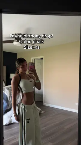 I'm OBSESSED! @DFYNE 4th birthday drop! For refrence I'm 5'1 110lb :) #dfyne #dfyneathlete #foryoupage #gymgirl #fyp 