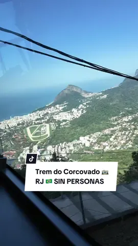 Ascendí y descendí al excelso Cristo Redentor, libre de aglomeraciones y sin tardanza. Acompáñame a conocer esta experiencia singular en la siempre encantadora ciudad de Río de Janeiro. #riodejaneiro #corcovado #brasil #cristoredentor