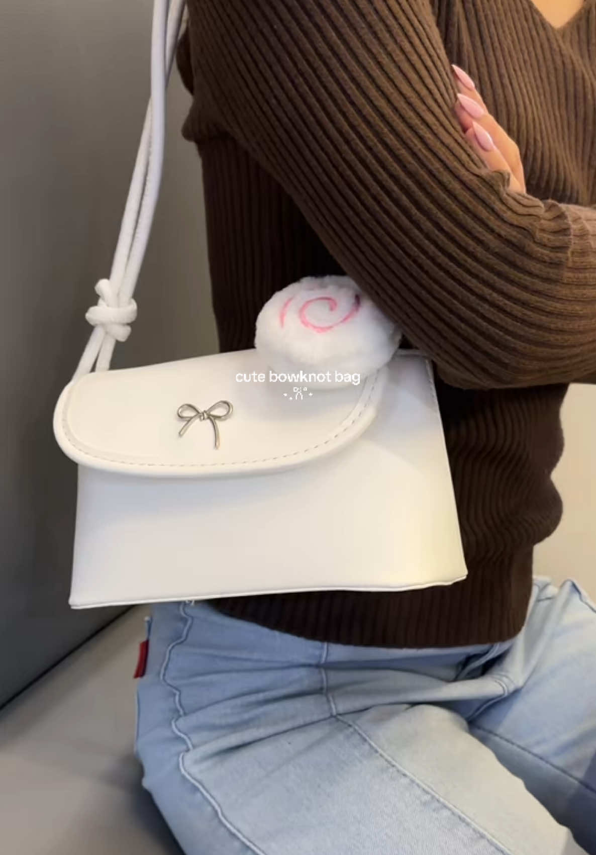 Replying to @𝓂𝒾𝓈𝓈 𝑒𝓁 ꪆৎ cute bowknot bag for ₱100+ only! 🤗✨🎀 #koreanbag #squarebag #bowknotbag #cutesmallbag #slingbag