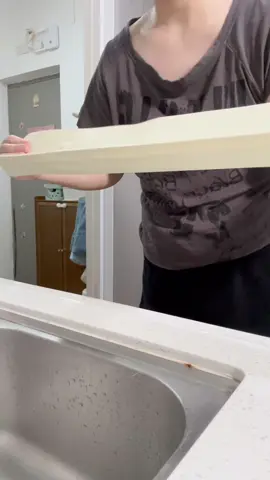 Say goodbye to soggy sleeves. This kitchen splash guard is the hack every sink needs. #homehacks #organizewithme #tiktokmademebuyit #amazonfinds #kitchenorganization #KitchenHacks #homeessentials #tiktokhaul #softlife #pov #fyp #fypシ #tiktokshop #kitchenmusthaves #cleanhack #splashguard #CleanTok #problemsolved  #dealsforyoudays 