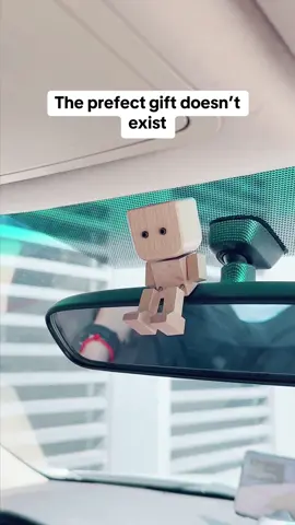 This Tiny Wooden Guy Just Can’t Stop Dancing 😂🪵 Perfect forCar or Desk!#WoodenFigure #ShakingMan #DeskBuddy #CarOrnament #CuteDecor