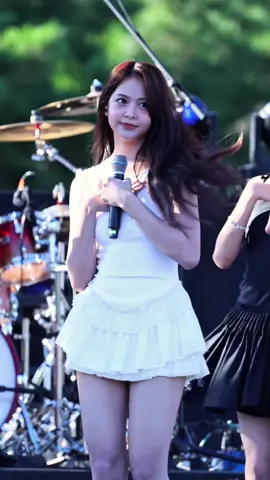 beautiful in white cr yt: luckylover #carmen #카르멘 #hearts2hearts #prettyplease 