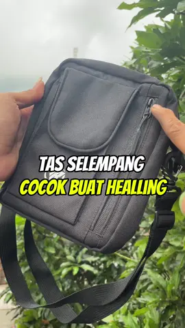 ✨Tas Selempang Premium✨ 🔹 Ruang utama ada 3 ruang + 1 slot jaring-jaring 🔹 Bagian depan dilengkapi 1 saku & 1 resleting praktis 🔹 Bahan premium kuat & stylish 🔹 Sudah termasuk tali adjustable bisa diatur panjang-pendeknya Cocok untuk aktivitas harian, simpel tapi muat banyak! 👜📱#gajiansale #promoguncang99 #tasselempang #selempang #slingbag 