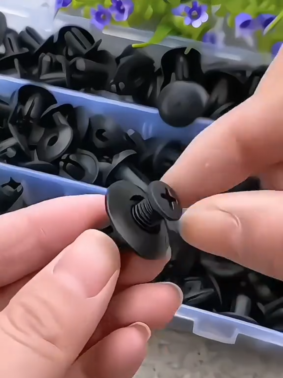 Bumper mobil longgar? Jangan khawatir!  Pakai klip kancing bumper universal ini, semua jadi kencang lagi  Praktis, kuat, dan mudah dipasang sendiri di rumah  Wajib punya buat yang sayang mobilnya! #otomotifindonesia #aksesorismobil #klipbumpermobil #perawatankendaraan 