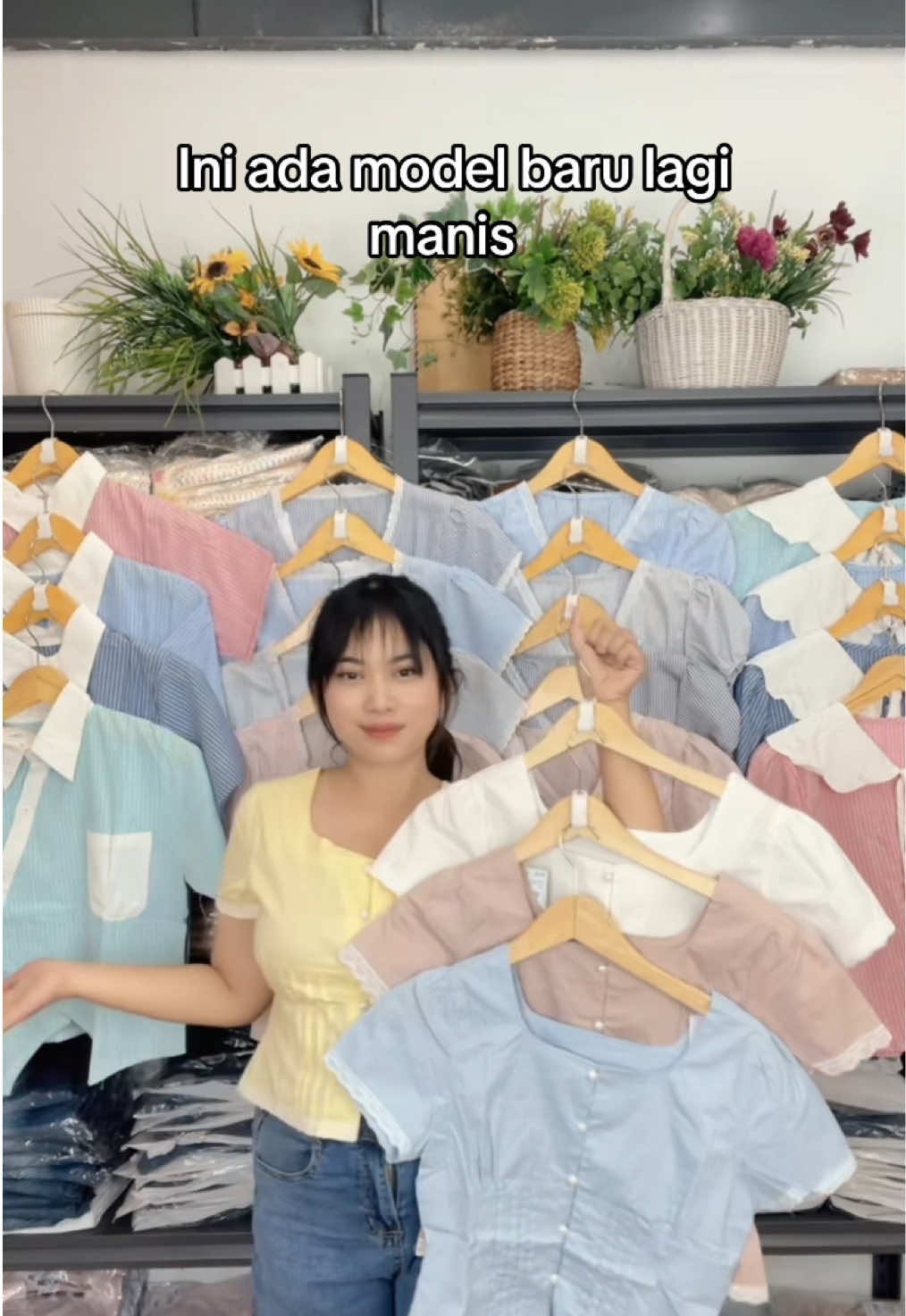 Blouse crop segemecc ini mulai 50rban😍💋 #milenastorejogja #fashionviral #fashionstore #milenastore #fashiontiktok #fashionstorejogja #jogjaviral #foryou 