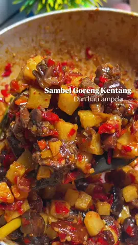 Sambel Goreng Hati Ampela ,  menu yg nggak kalah ngabisin nasi , yg punya hati ayam jangan cuma di goreng aja ya cobain dimasak gini 🤤 #idemasakan #masakansimple #masakanrumahan #fyp 