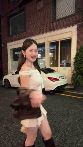 yang kmrn nanyain top putih darimana, check keranjang kuning ya 😙