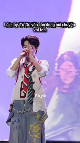 Nhìn kìa, nhỏ còn chưa uống xong nước mà đã bật nhạc rồi =))))#nghichai #Revengedlove #DienHuNinh_TuDu #TriSinh_NgoSoUy #chmnh 