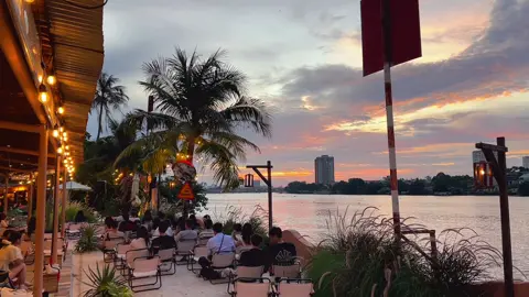 Không phải thức nhắn tin cả đêm vì anh đã được che được chở .. #hoanghon #cafebinhthanh #tiemcaphetramhoanghon 