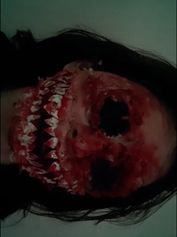 maquillaje irreconocible :)  #artisticmakeup #sfxmakeup #fakeblood 