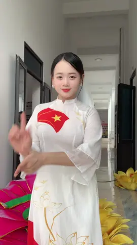 Sáng đi tập tối đi show