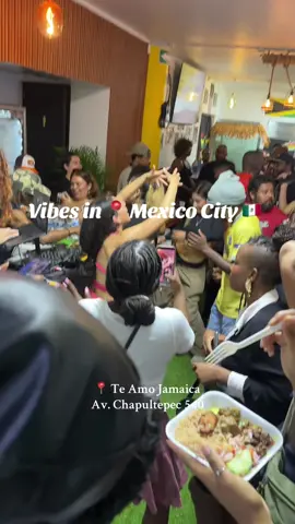 Our one and only Jamaican restaurant in Mexico City 🇲🇽 is opened again! The curry is bomb. Be sure to check them out when you visit Mexico City 🇲🇽 #mexicocityfood #mexicocitytravel #blackinmexicocity #haitiansinmexico #caribbeantiktokeurs🇭🇹🇬🇾🇹🇹🇸🇷🇯🇲 