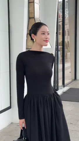 Tone đen vẫn luôn là chân ái cho những cô nàng theo đuổi hong cách thanh lịch, sang và đơn giản🖤  #xuhuong #shemoda #fyp #dress 