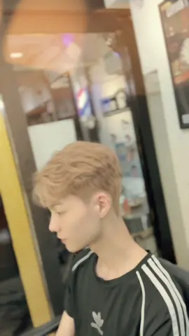 Side part x nâu khói sáng tôn da ae tham khảo nhé 🔥💈#dc 台北市大安區忠孝東路四段55之11號#dhsdailoan🇹🇼 #barber #nguoivietnamtaidailoan🇻🇳🇹🇼 #xuhuong 