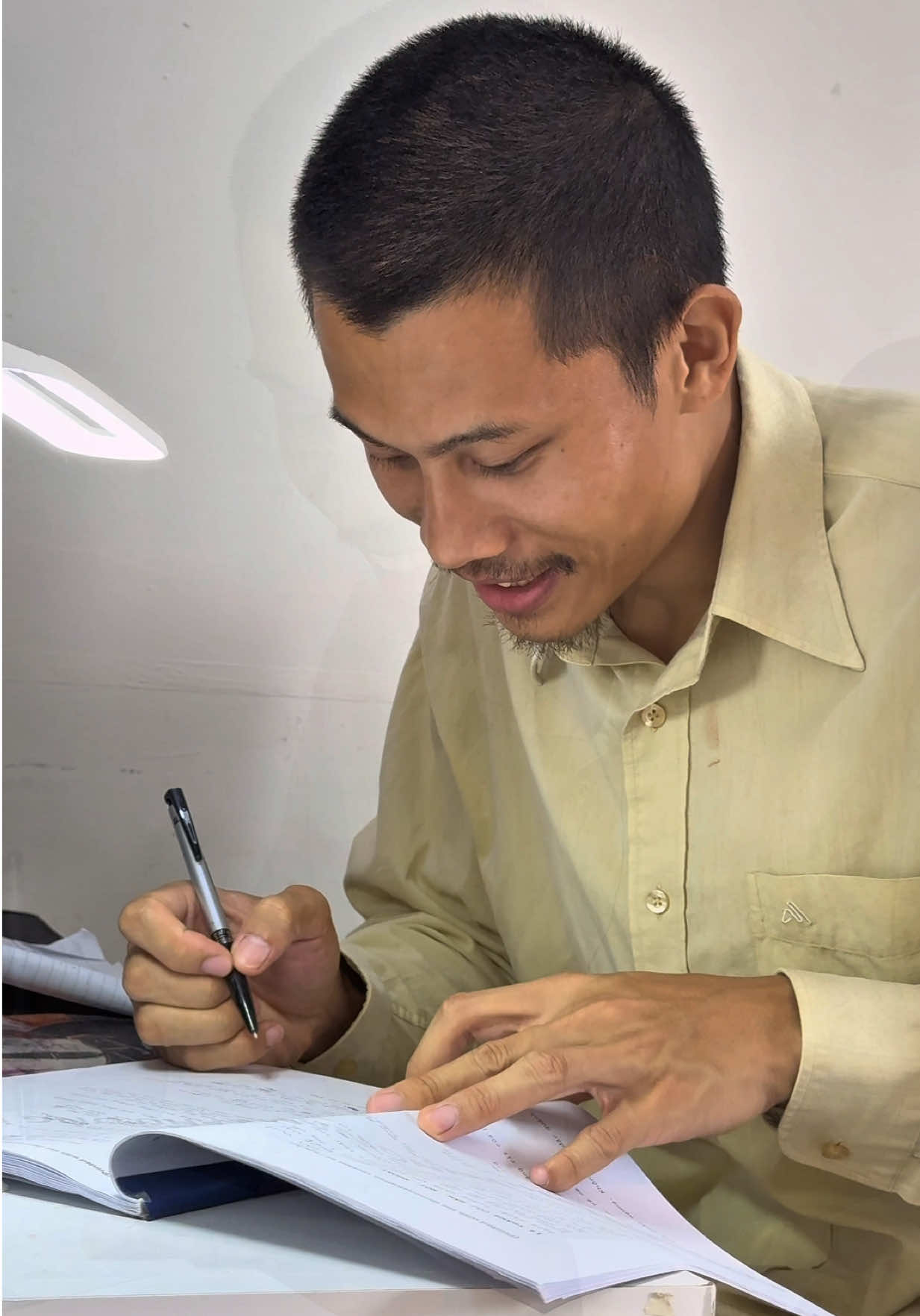 Hành trình học tiếng địa phương của anh Tạ trong phim Mưa Đỏ🫡🇻🇳 #phuongnamdv #PhimMuaDo #anhtạ 