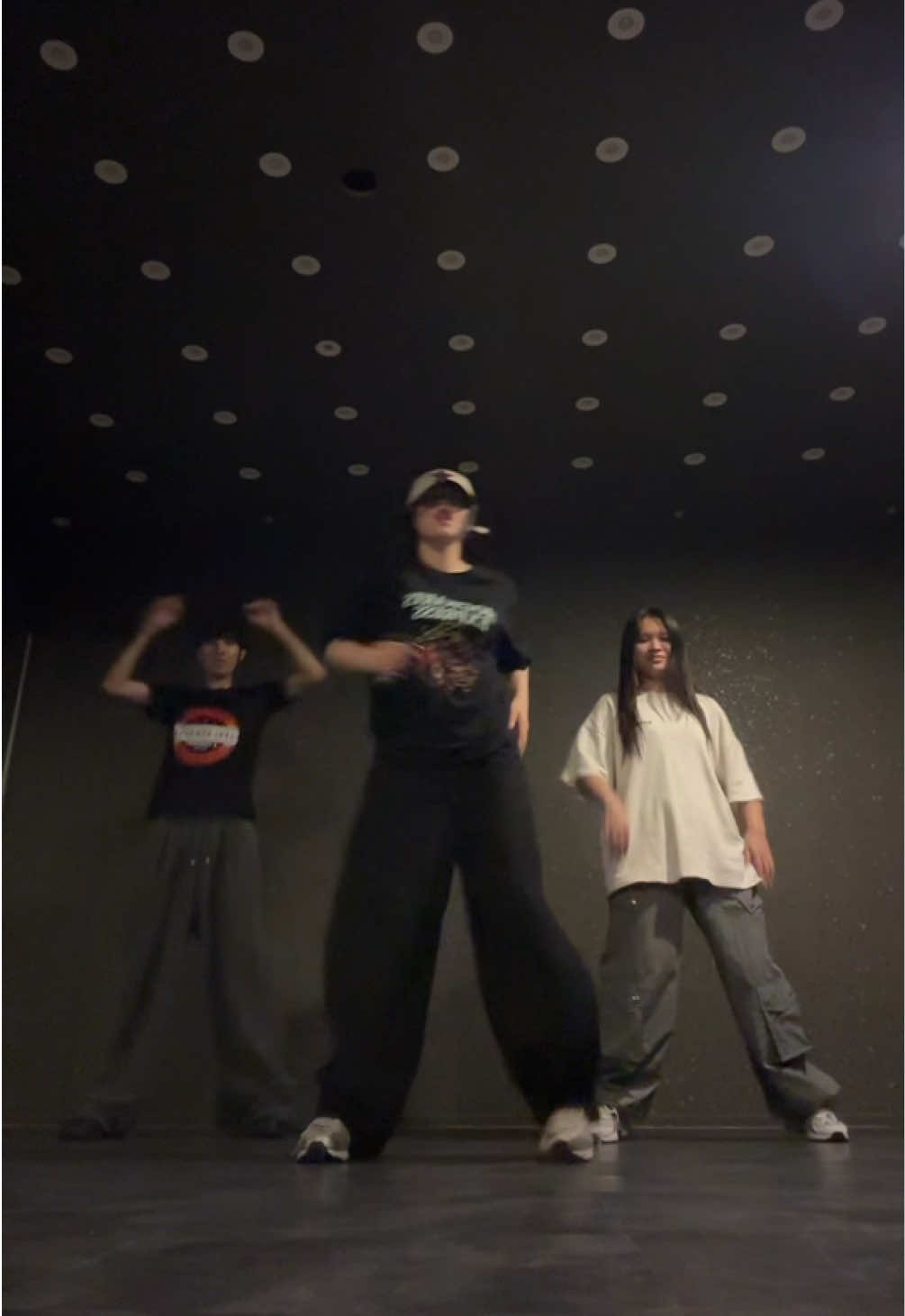 Lạnh rồi đi nhảy lại thui people!!! @sansi @jake’s gf #dance #fyp #fypシ゚ #viral #hiphop 