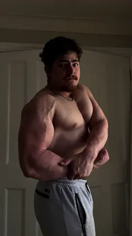 Ideal “dad bod” 😭  #GymTok #fyp #06 