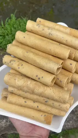 Trời mưa ăn bánh ống mè- uống nước trà là đúng bài luôn nha khách iu#banhtuoithoNguyenThy #banhtuoitho #iloveyoutiktok #kiemtienonlinetainha 